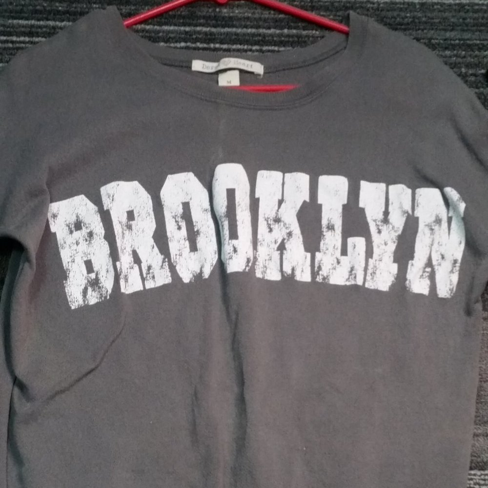 Derek Heart Crewneck sweater SIZE MEDIUM